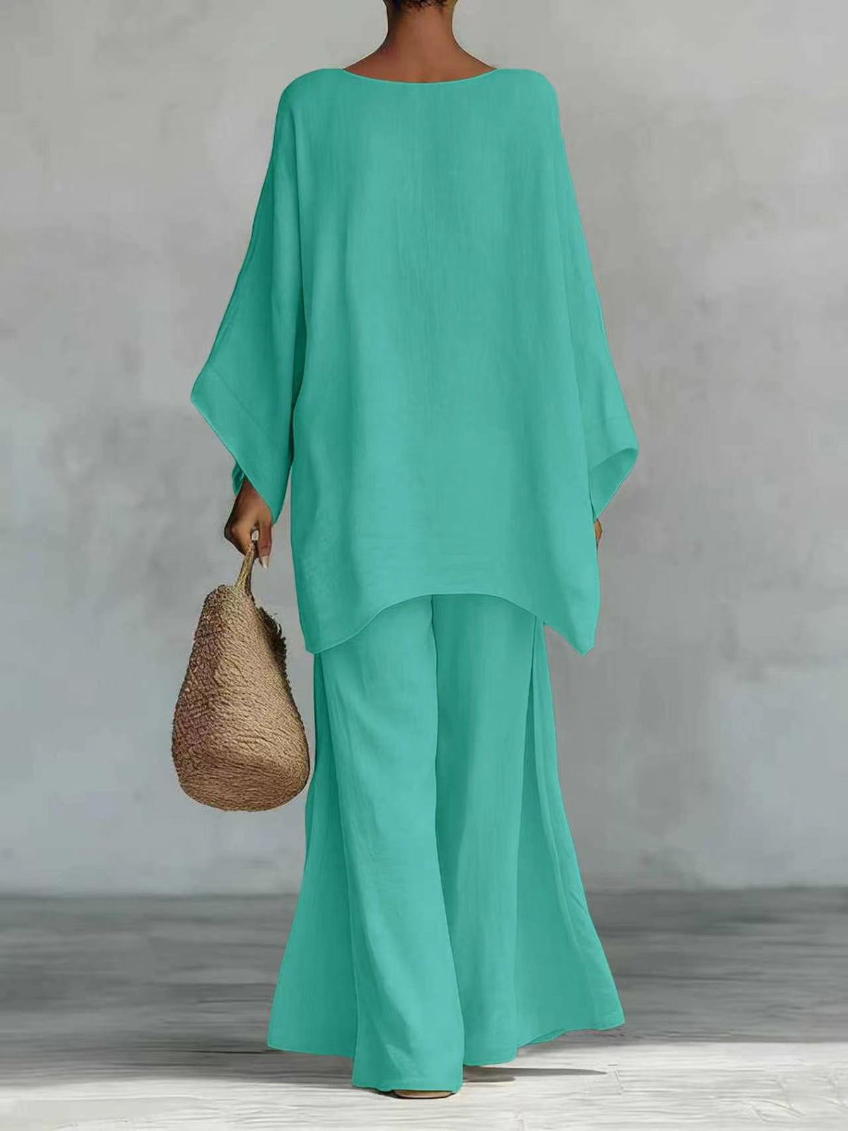 Zweiteiliges Damen-Set mit weiter Bluse und Hose