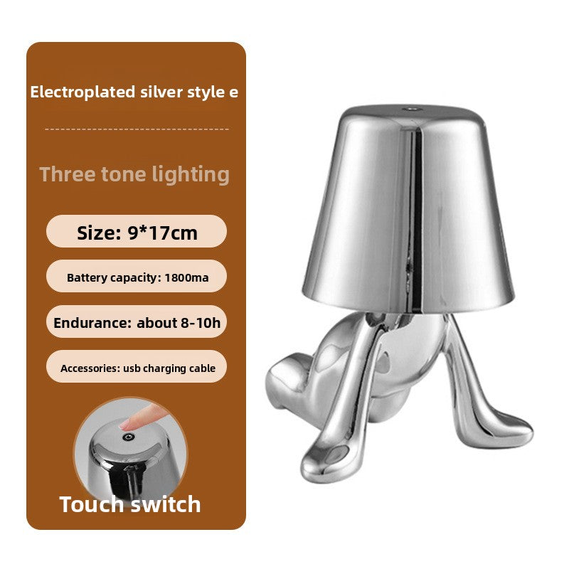 Tischlampe mit goldfarbener Figur