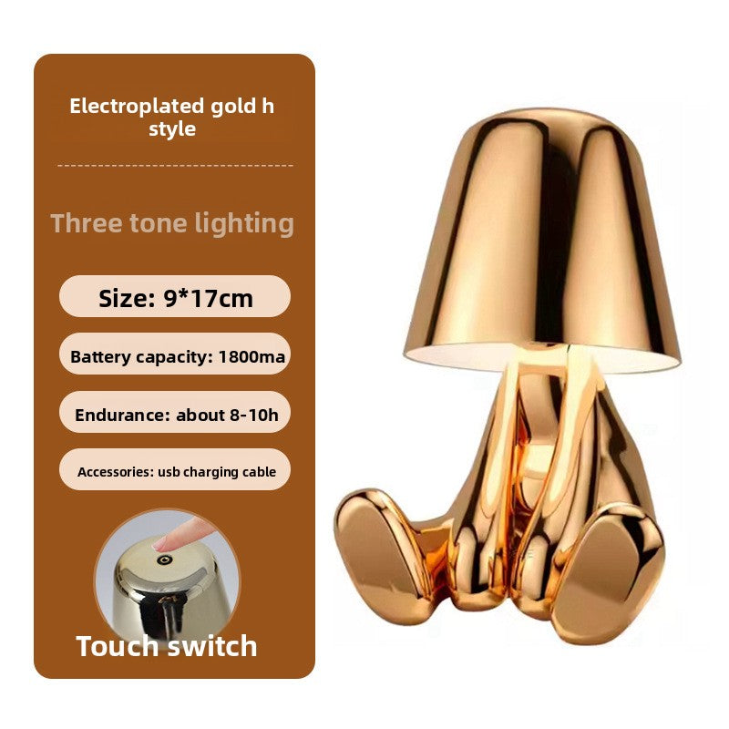 Tischlampe mit goldfarbener Figur