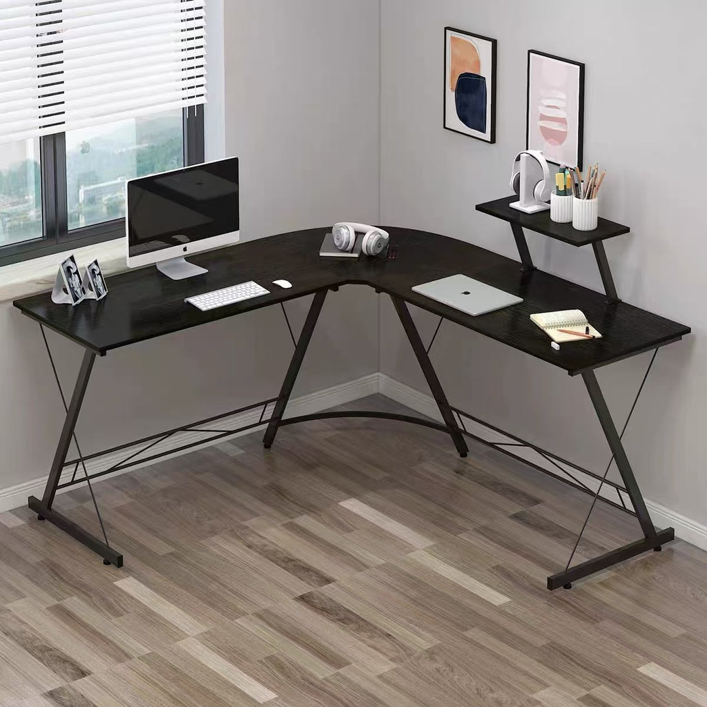 Kompakter Eckschreibtisch fürs Homeoffice