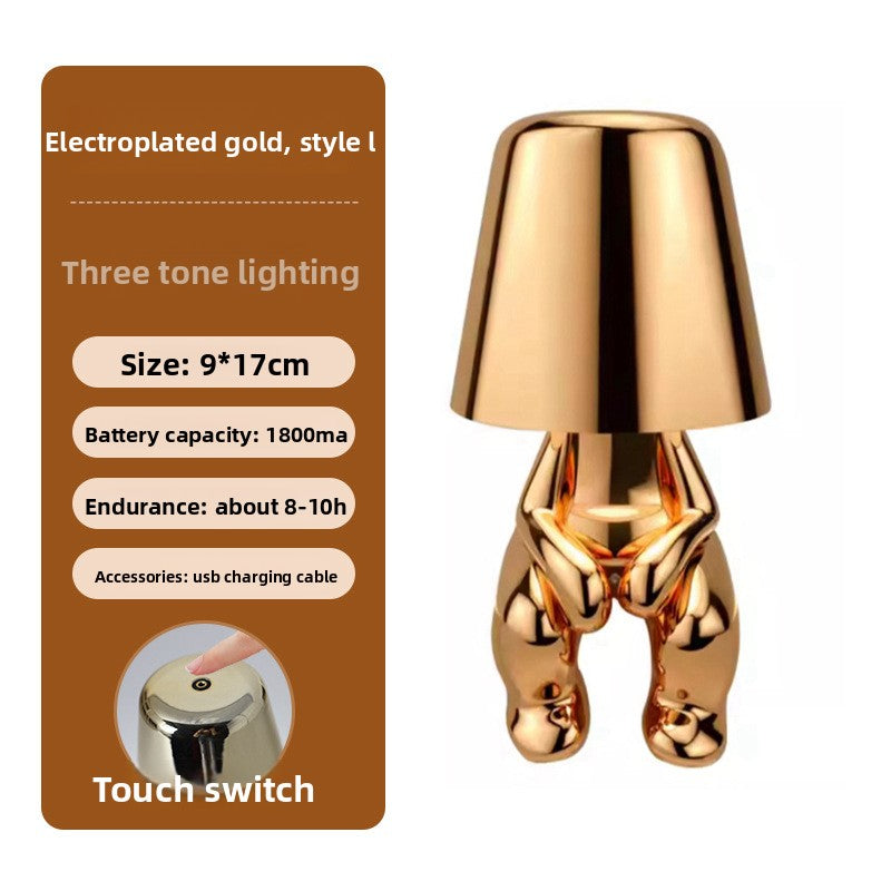 Tischlampe mit goldfarbener Figur