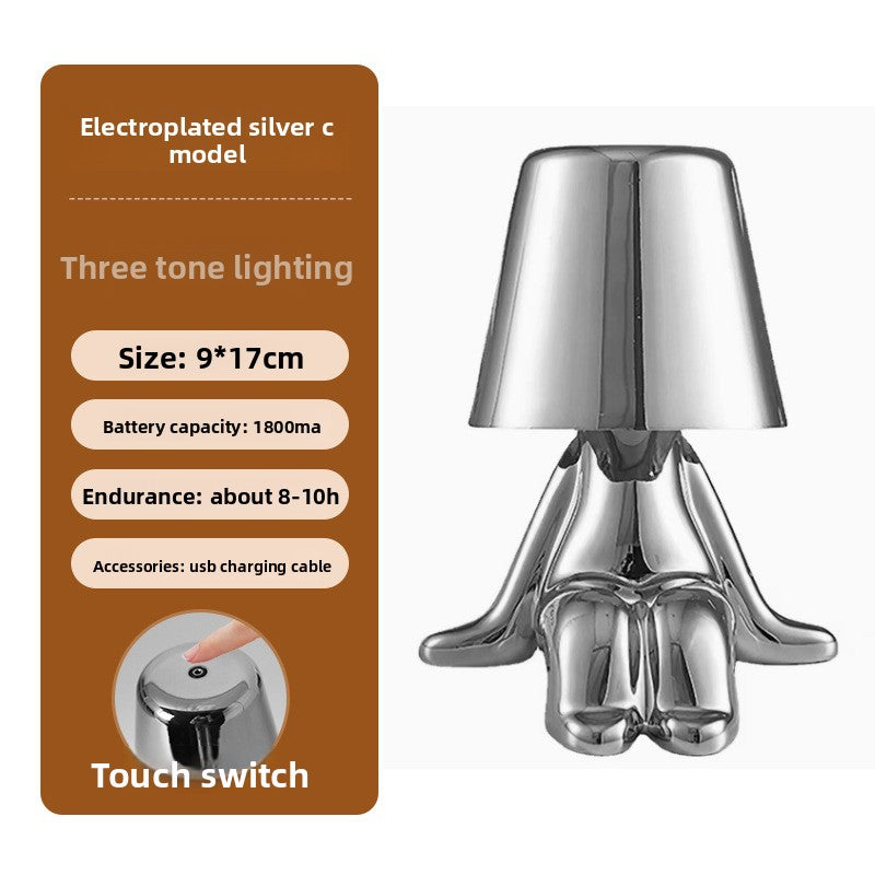 Tischlampe mit goldfarbener Figur