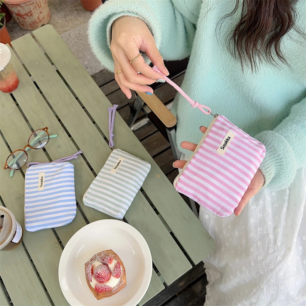 Kleine gestreifte Kosmetiktasche für Make-up und Accessoires
