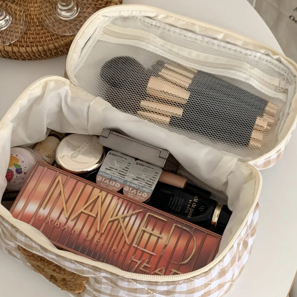 Kosmetiktasche mit Karomuster und Bärenmotiv