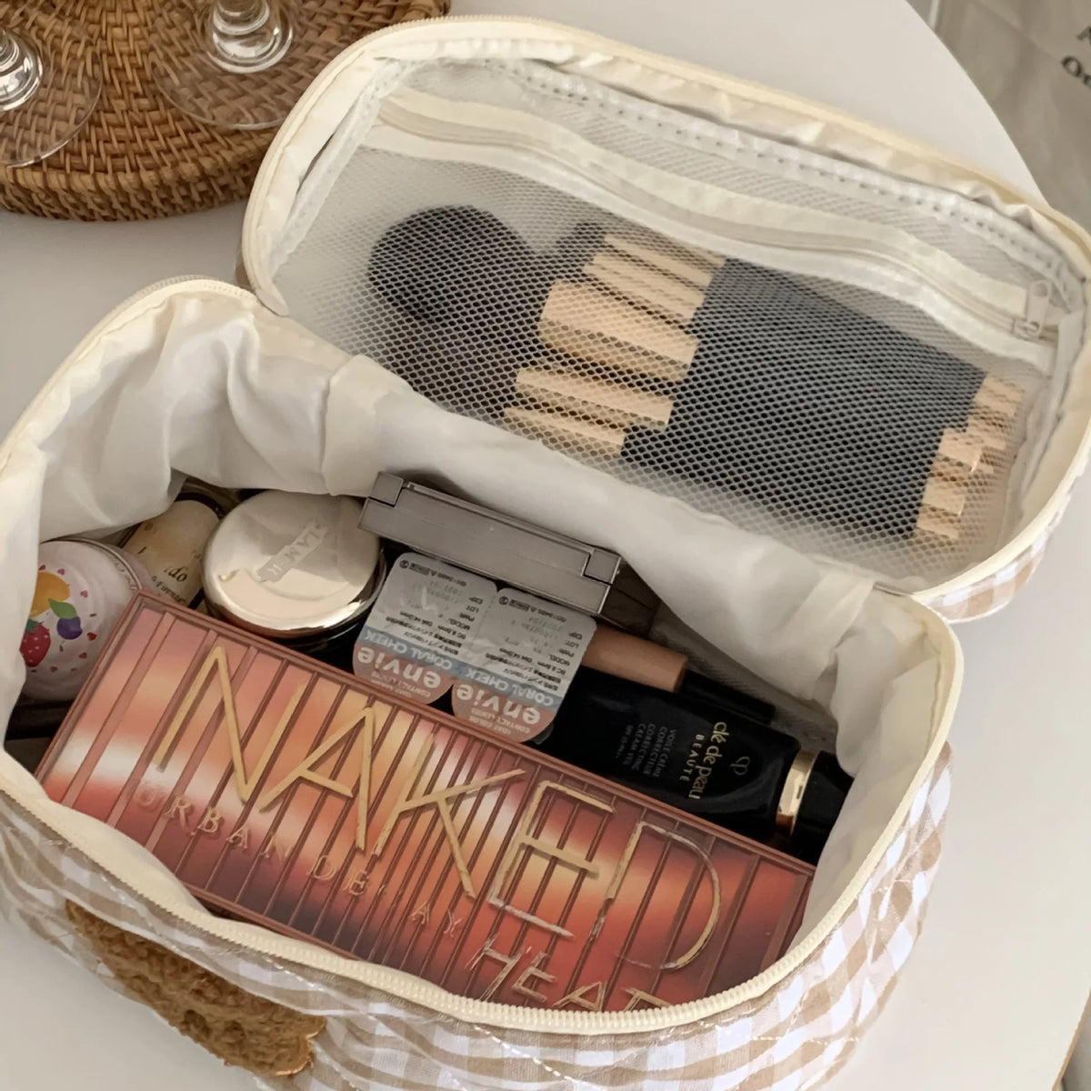 Kosmetiktasche mit Karomuster und Bärenmotiv