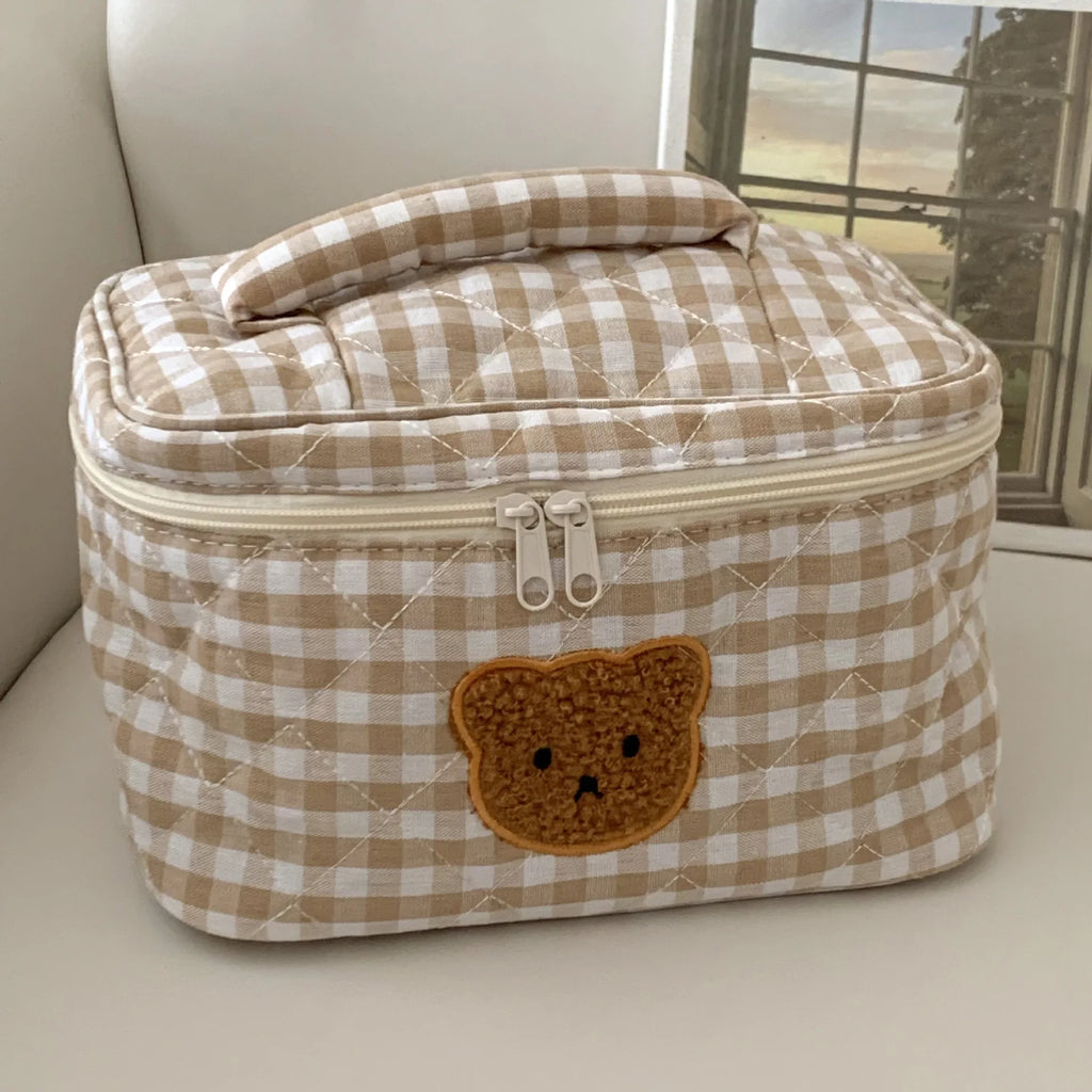 Kosmetiktasche mit Karomuster und Bärenmotiv