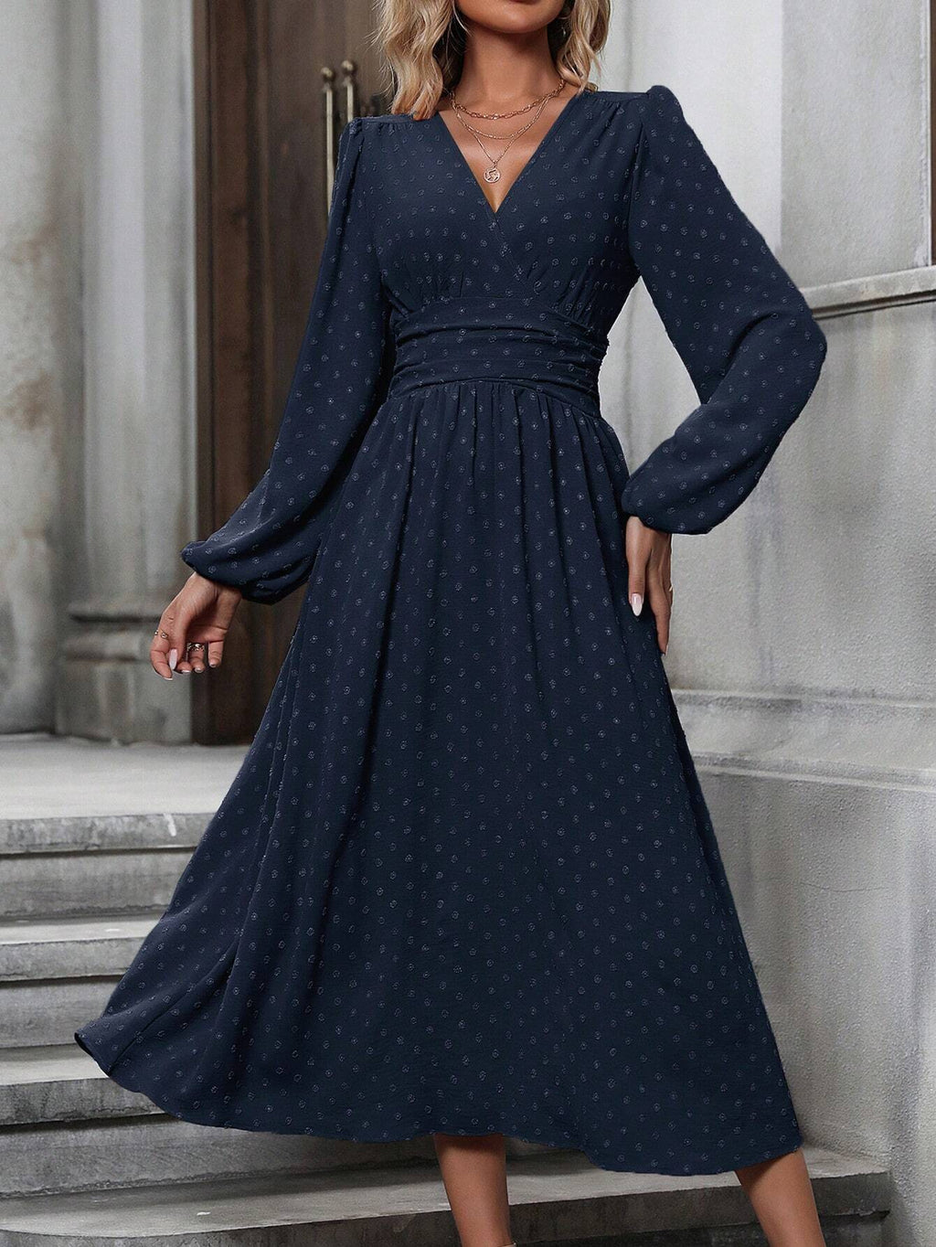 Kleid mit Ballonärmeln und geraffter Taille