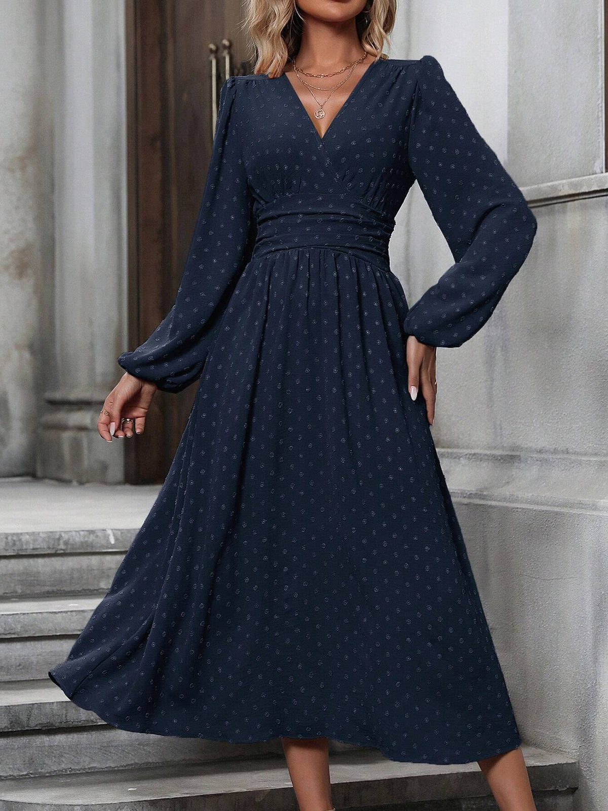 Kleid mit Ballonärmeln und geraffter Taille