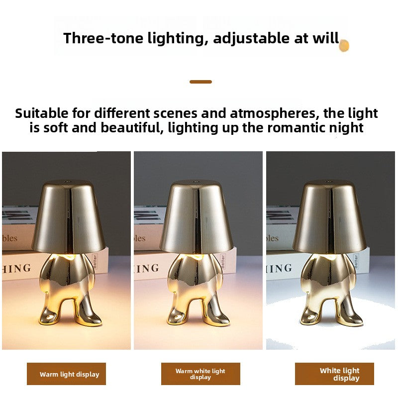 Tischlampe mit goldfarbener Figur
