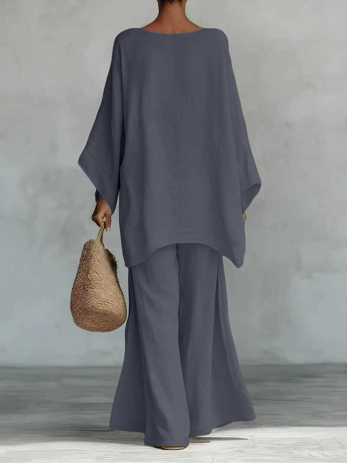 Zweiteiliges Damen-Set mit weiter Bluse und Hose