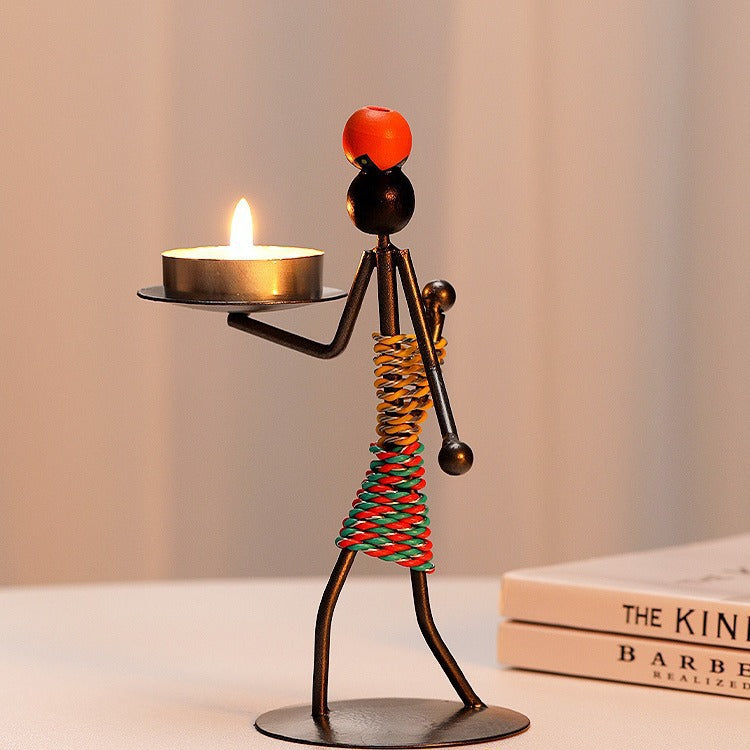 Kerzenhalter aus Eisen in Figurenform