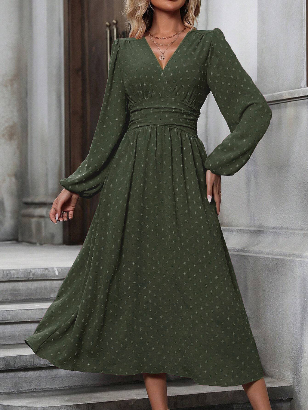 Kleid mit Ballonärmeln und geraffter Taille