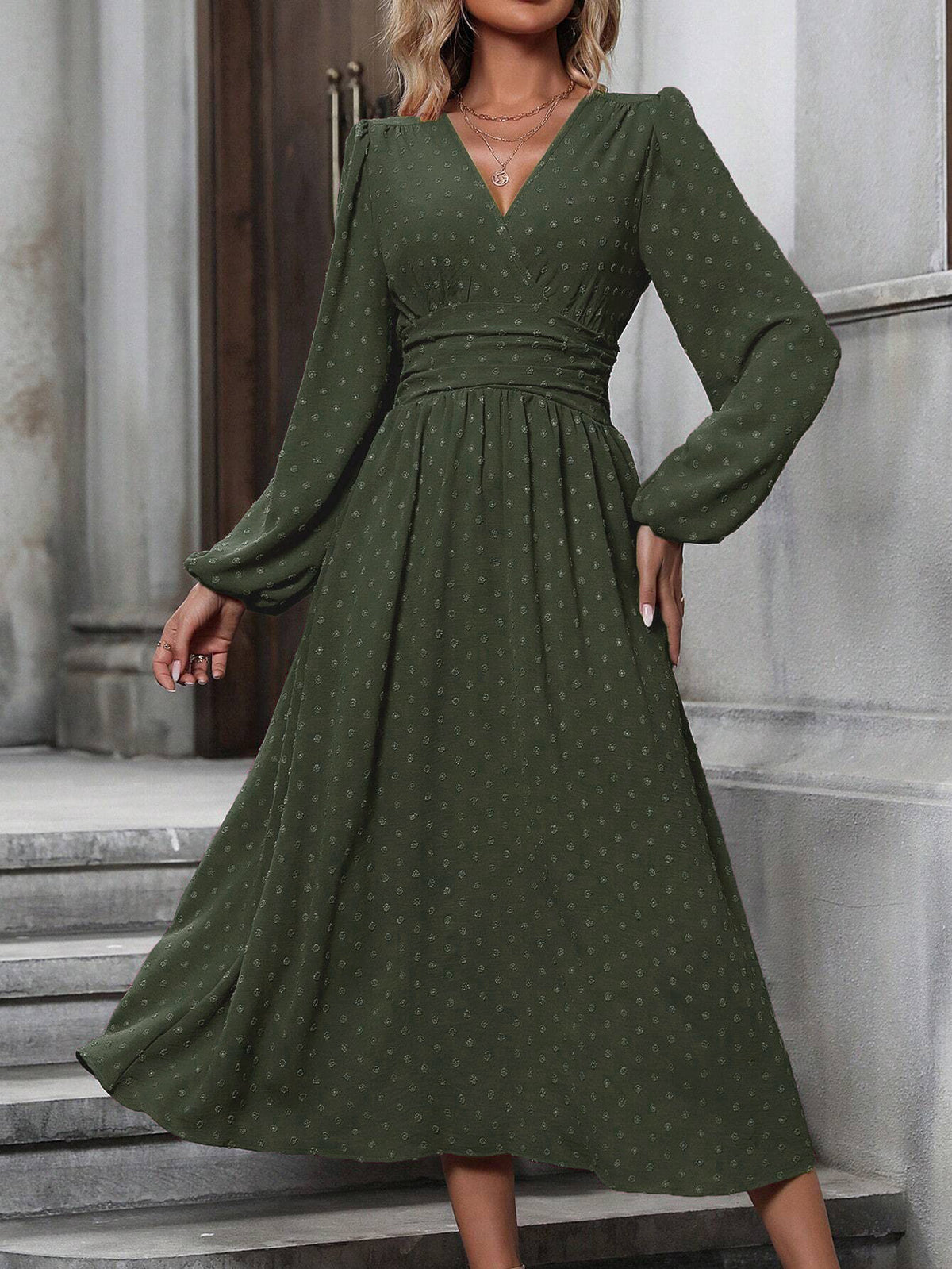 Kleid mit Ballonärmeln und geraffter Taille