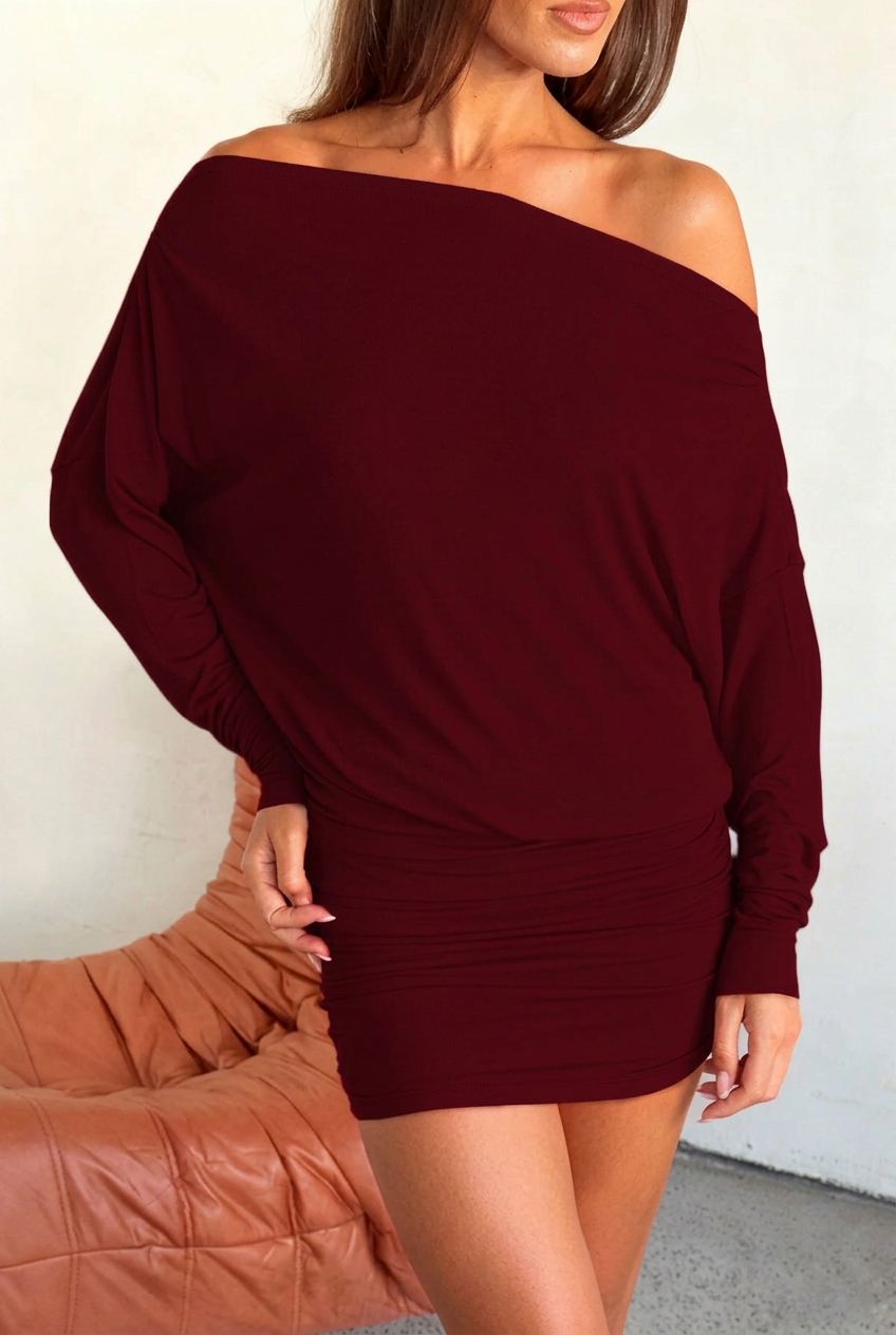 Foto roja del minivestido en mayor resolución